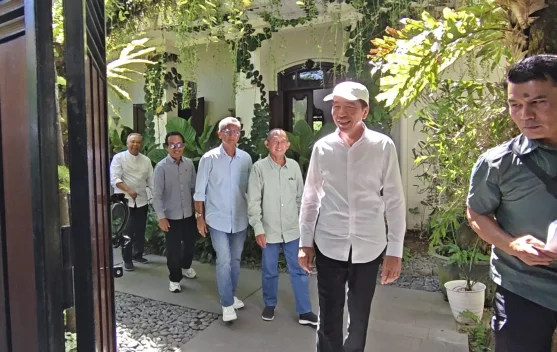 Persiapkan Diri Hadiri Sidang Ijazah Palsu, Jokowi Kumpul Baeng  Rekan Kuliah UGM