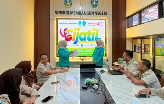Mahasiswa UMS Dukung Digitalisasi Layanan Pajak Kendaraan Bermotor di Ponorogo