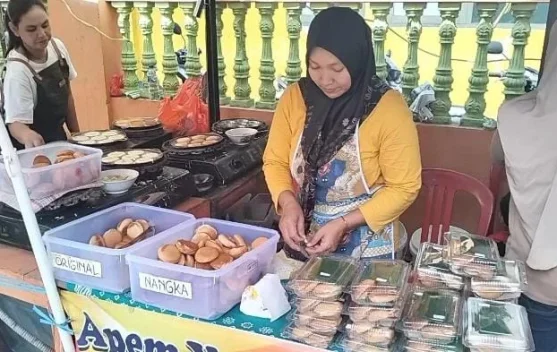 Tradisi Yaa Qowiyyu Jatinom Klaten Berkah Bagi UMKM, Penjualan Apem Laris Manis