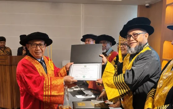 Ketum Senkom Katno Hadi Dikukuhkan Jadi Guru Besar AUI Malaysia