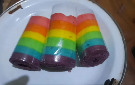 Rainbow Roll Cake, Perpaduan Warna dan Rasa dalam Setiap Gulungan