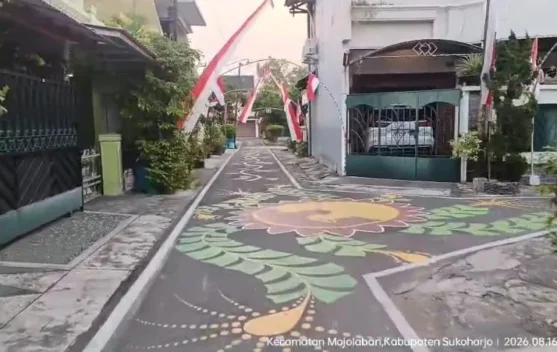 Jalan Kampung di Triyagan Sukoharjo Disulap Jadi Kanvas Batik Raksasa