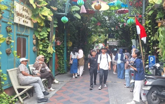 Libur HUT ke-81 RI, 1500 Wisatawan dari Berbagai Daerah Serbu Kampung Batik Kauman