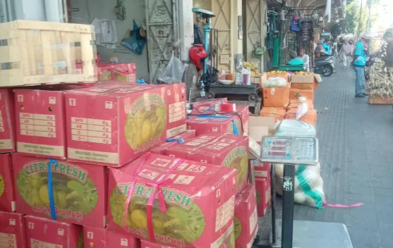Pasar Gede Solo, Denyut Perdagangan Buah dari Berbagai Daerah