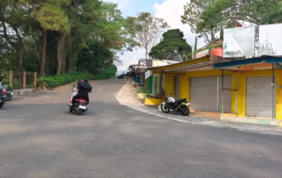 Cerita 53 Tahun Mbah Lamiyem, Setia Merawat Napas Ekonomi Grojogan Sewu