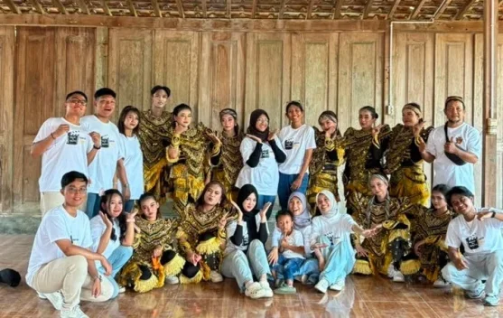 Pemuda Ngaru Aru Lestarikan Topeng Ireng di Era Digital