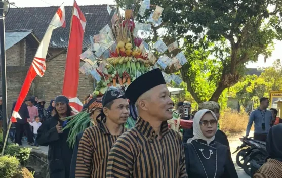 Nguri-uri Budaya, Ratusan Warga Gentan Boyolali Gelar Tradisi Memetri Desa