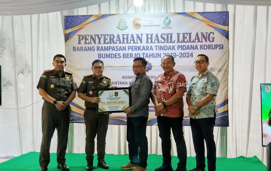Pemulihan Aset Korupsi, Kejari Karanganyar Kembalikan 370 Juta ke BUMDes Berjo