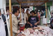 Cek Harga Daging Ayam, Mendag Sidak di Pasar Ir Sukarno Sukoharjo