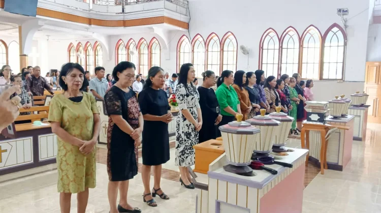 Pendeta  Revol Lantik Panitia Paskah Jemaat Kendaguruata Tahuna