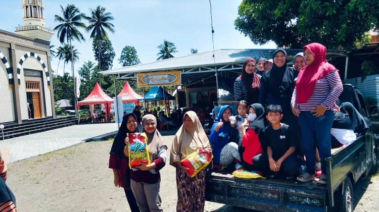 Warga Tidore Apresiasi Santunan Yayasan Hj Munirah