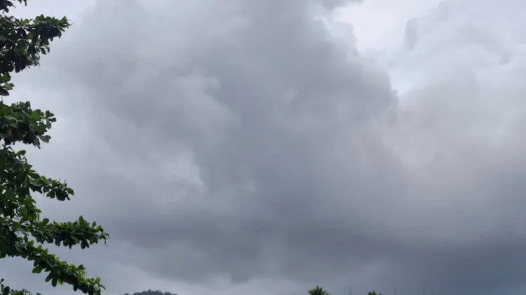 Cuaca Sangihe Berawan hingga Hujan Ringan, Gelombang Laut Capai 4 Meter