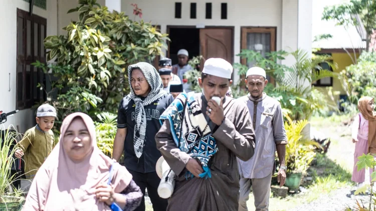 Tradisi Tawaf Keliling Kampung Pererat Silaturahmi Antar Warga