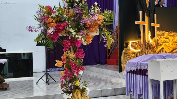 Kembang Hidup pada Ibadah Jumat Agung GMIST Imanuel Tahuna
