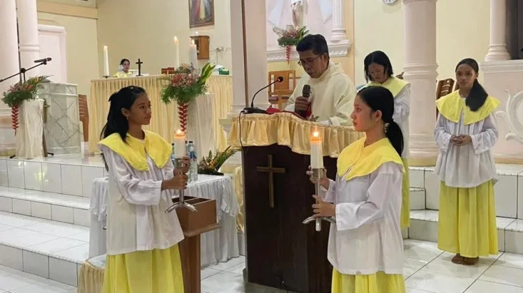 Misa Paskah Bahoi Berlangsung Khidmat Penuh Iman