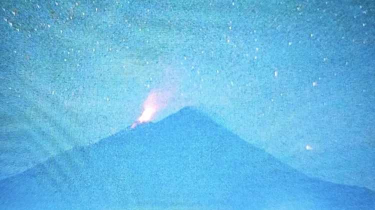 Gunung Karangetang Bergemuruh dan Semburkan lava Pijar