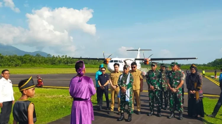Kapolres Sangihe Sambut Kedatangan Pangdam XIII/Merdeka di Bandara Naha