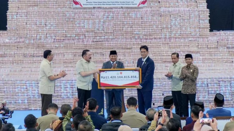 Wamen Ossy Saksikan Penyerahan Denda Administratif  oleh Satgas PKH