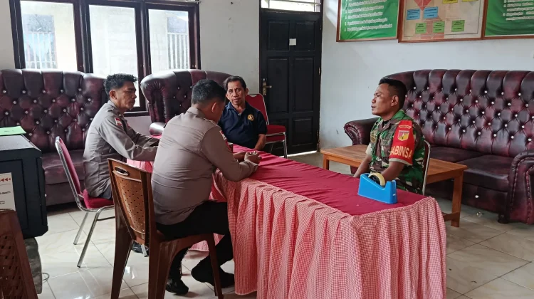 Babinsa Lesabe Perkuat Sinergi Bersama Aparat Kampung