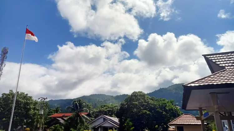 Cuaca Sangihe Berawan Tebal hingga Hujan Ringan