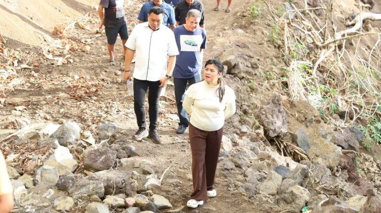 Bupati Sitaro Tinjau Progres Pembangunan Jalan Dompase