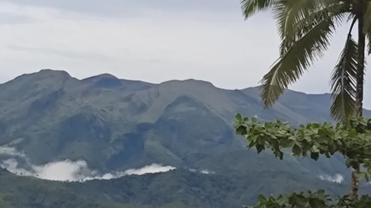 Gunung Awu Masih Berstatus Waspada, Warga Diminta Tetap Tenang