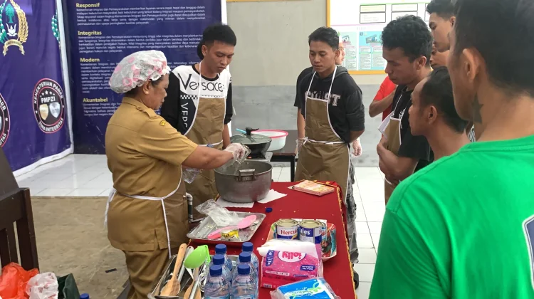 Warga Binaan Lapas Tahuna Mengelola Jagung Jadi Puding Hercules