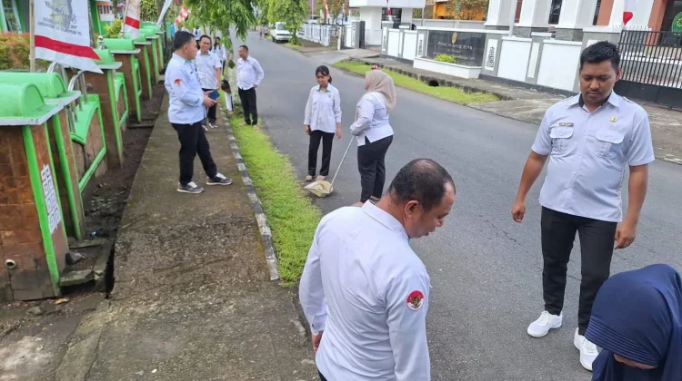 Kerja Bakti untuk Mendukung Gerakan Indonesia Asri