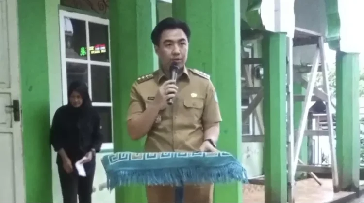 Bupati Sangihe Serahkan Bantuan Hewan Kurban dari Presiden dan Pemkab Sangihe