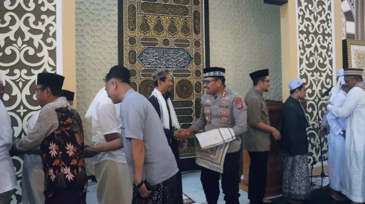 Kapolres Sangihe Sholat Ied Bersama Jamaah Santiago