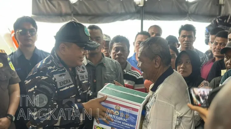 Bakti Sosial KRI SELAR-879 Perkuat Ketahanan Maritim di Perbatasan