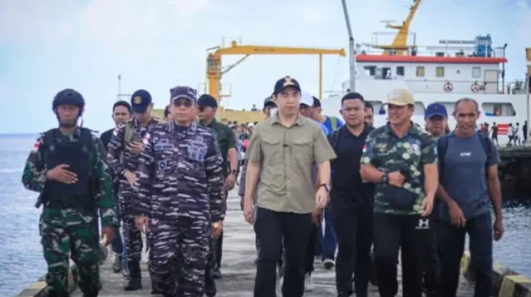 Bupati Sangihe Michael Thungari membaur dengan Warga Diperbatasan  Mararore