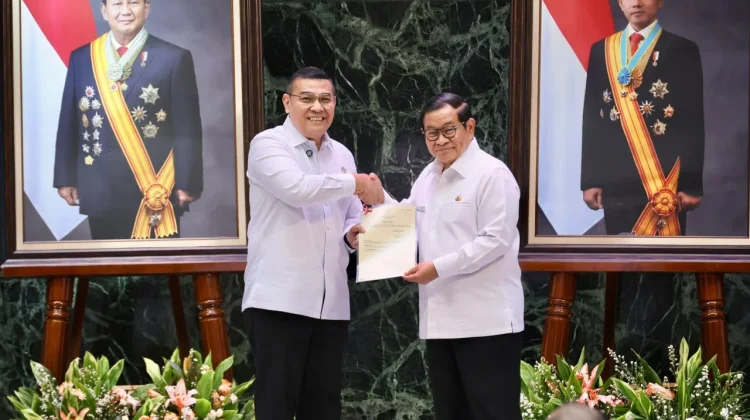 Momen HUTke-499 DKI Jakarta, Wamen ATR/BPN Serahkan 499 Sertipikat Aset Pemprov