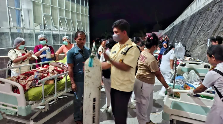 Gempa M 6,8 Guncang Sangihe, Pasien RSUD Liun Kendage Dievakuasi ke Luar Gedung