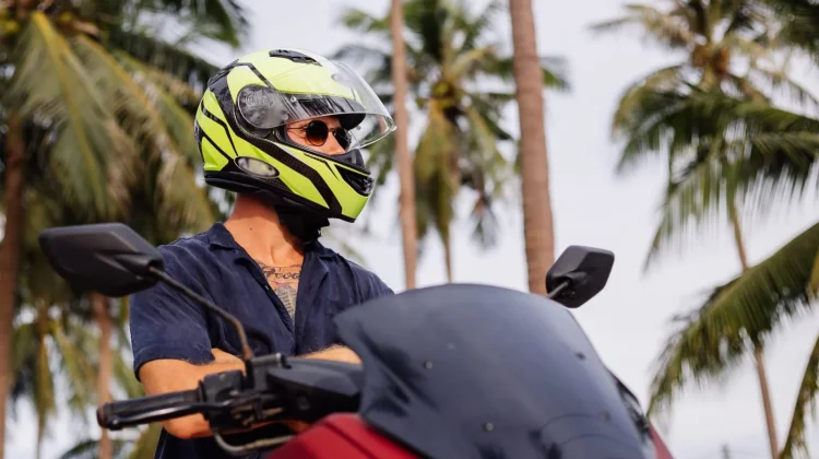 Manfaat Menggunakan Helm saat Berkendara