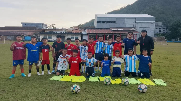 Mengisi Liburan Sekolah, Anak-Anak Asah Bakat di Lapangan Olahraga