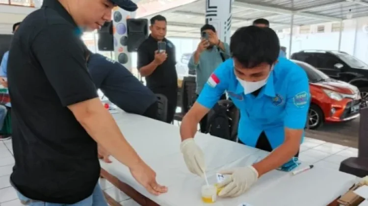 Bupati Sangihe dan Pejabat Tinggi Pratama Tes Urine Implementasi Perda