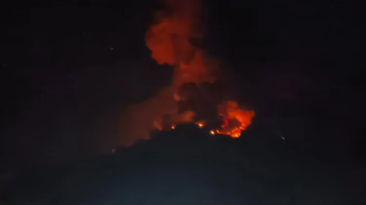 Gunung Karangetang Erupsi, Material Pijar Mengalir ke Barat Laut