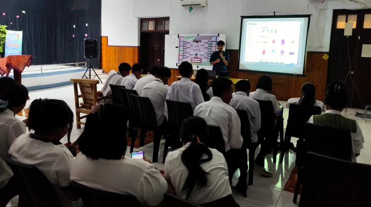 Perkuat Kompetensi Digital, 16 Siswa PKL Terima Pembekalan Desain Grafis