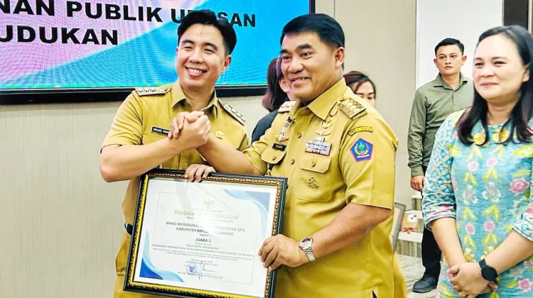 Disdukcapil Sangihe Raih Dua Penghargaan Inovasi Pelayanan Publik