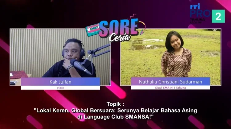 Natalia Ajak Pelajar SMAN 1 Tahuna Belajar Bahasa Asing