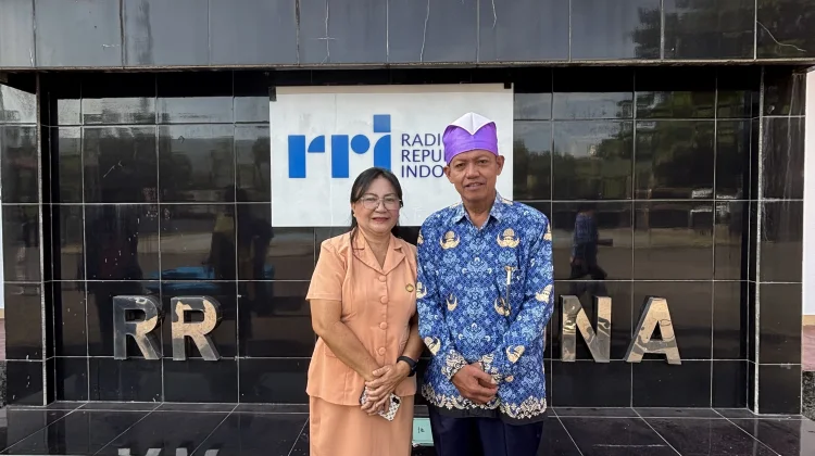 Alexander Dalengkade Terima SK Pensiun, 30 Tahun Mengabdi di RRI