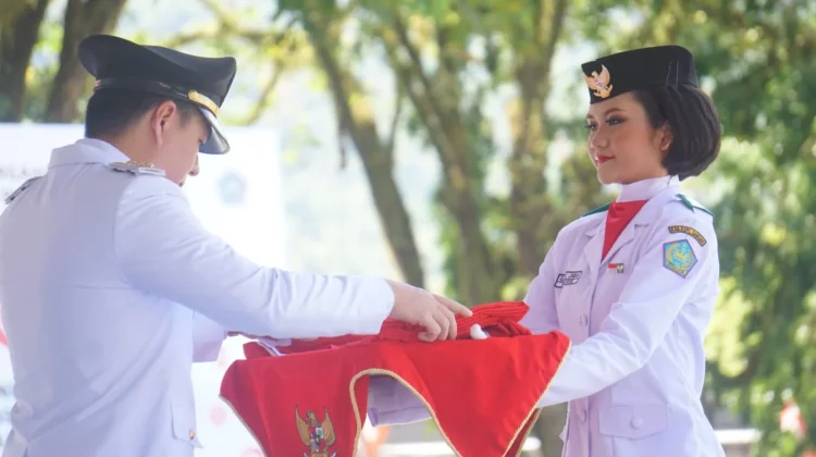 Glorya Eriva Stefany Lomban Pembawa Baki HUT RI ke-81 di Sangihe