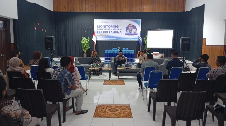Dewas RRI Mohamad Kusnaeni Memperingati Hari Raya Maulid Nabi di RRI Tahuna