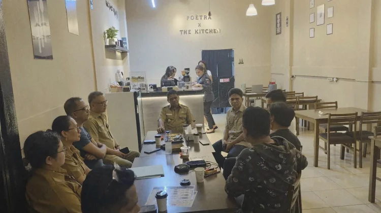 Suasana Akrab, Plt Bupati Sitaro Bahas Perkembangan Daerah Bersama Insan Pers