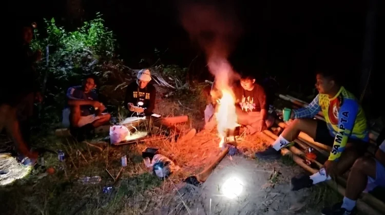 Warga Kampung Beha Tingkatkan Kewaspadaan akibat Kebakaran Gunung Awu