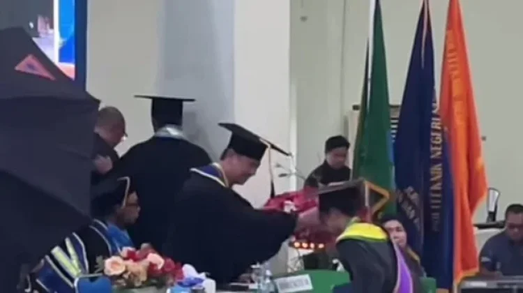 Sebanyak 136 Mahasiswa Politeknik Negeri Nusa Utara Diwisuda