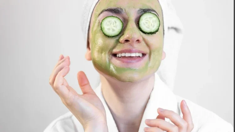Cantik dengan Masker Mentimun