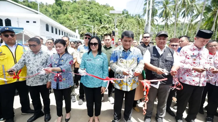 Gubernur Sulut Resmikan Rumah Pengungsi Gunung Ruang di Bolsel
