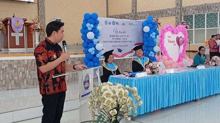 Jemaat Betlehem Tahuna Wisuda 57 Lansia